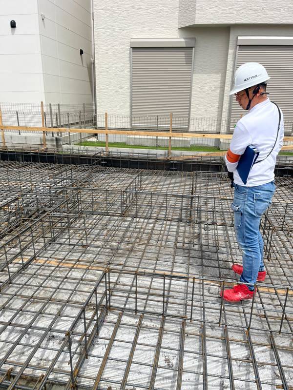 西大宮の建築現場：配筋検査（基礎の鉄筋を確認）